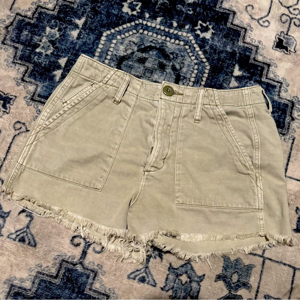 AMERICAN EAGLE LIGHT GREEN COTTON TAN KHAKI CARGO BUTTON-FLY DISTRESSED SHORTS